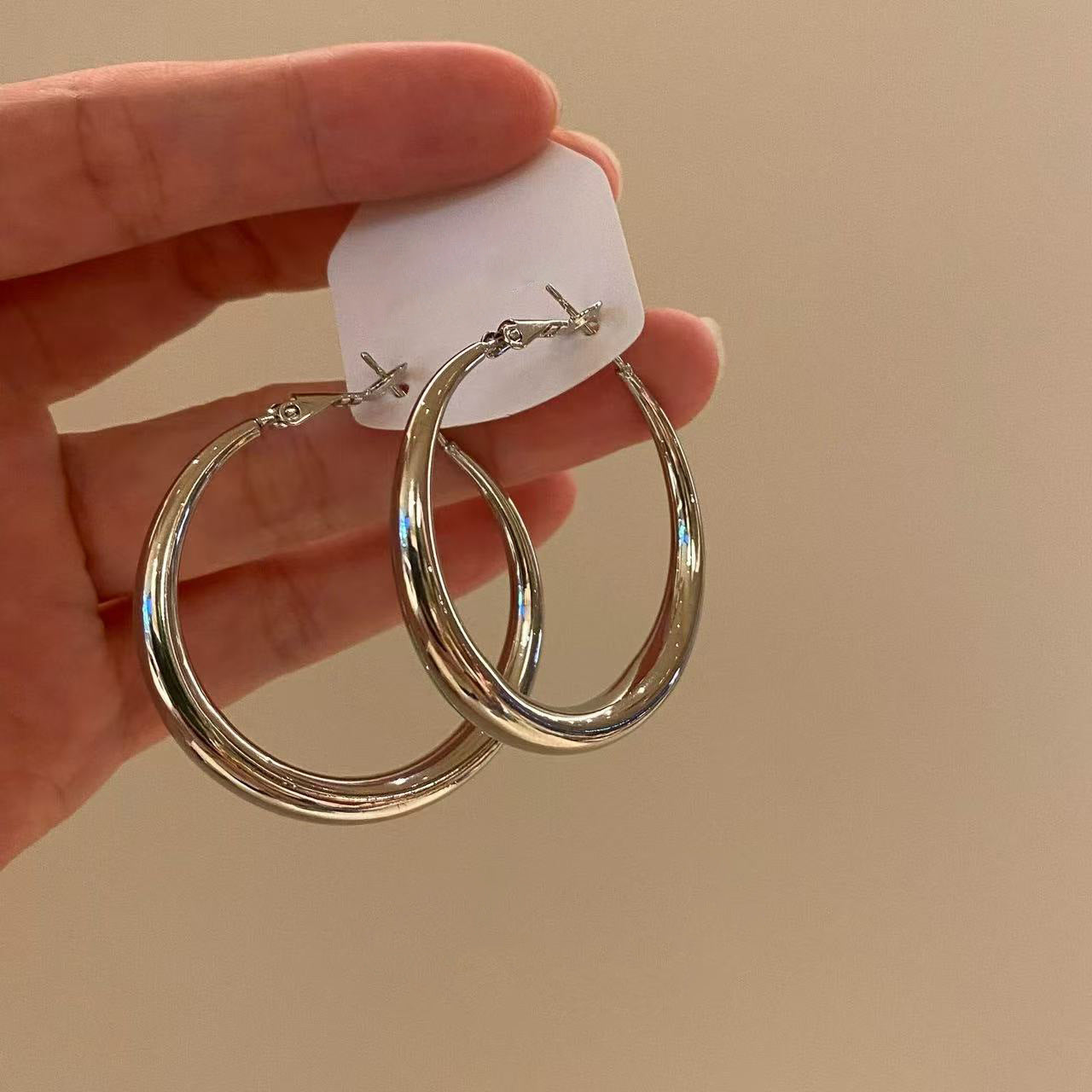 Orecchini a cerchio geometrici rotondi minimalisti da donna con base in rame placcato oro e perni in argento sterling 925, gioielli eleganti di lusso adatti all'ufficio