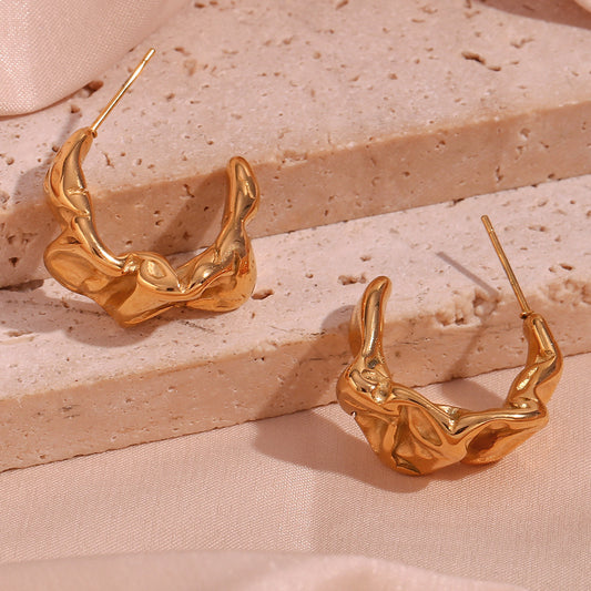 Pendientes de Acero Inoxidable con Forma de Luna de Estilo Francés Minimalista con Baño de Oro de 18K y Diseño Irregular Texturizado Plegado para Mujer