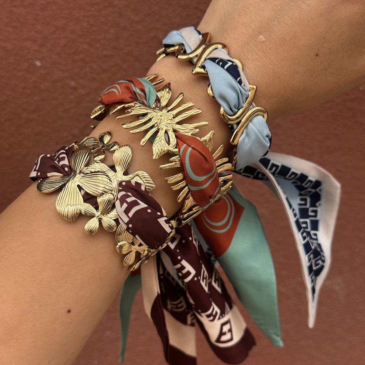 Vintage Gold Plated Floral Heart Irregular Stainless Steel Bracelet for Women