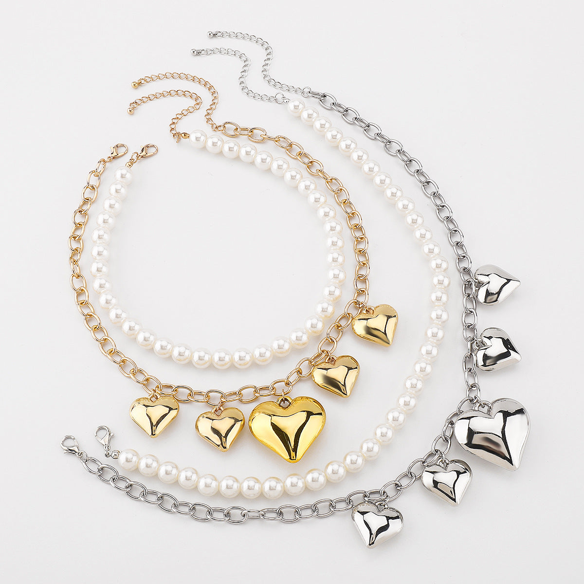 Collana Minimalista da Donna con Perle Imitazione a Cuore e Catena in Alluminio Placcato Elegante Gioiello per Clavicole