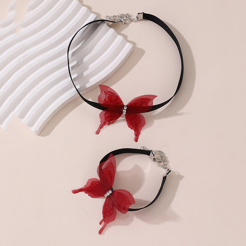 Collana Minimalista con Ciondolo a Farfalla per Bambine, Fascino a Farfalla e Fiocco in Resina su Catena di Perline con Finitura Smaltata, Lunghezza Regolabile