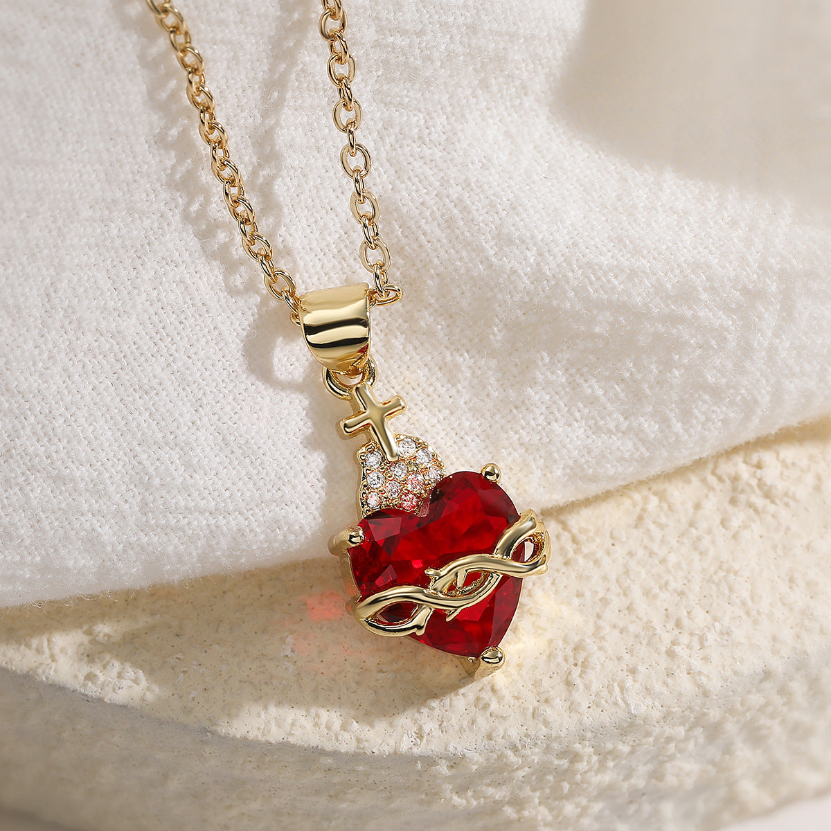 Minimalist 18K Gold Plated Brass Heart Cubic Zirconia Pendant Necklace for Women