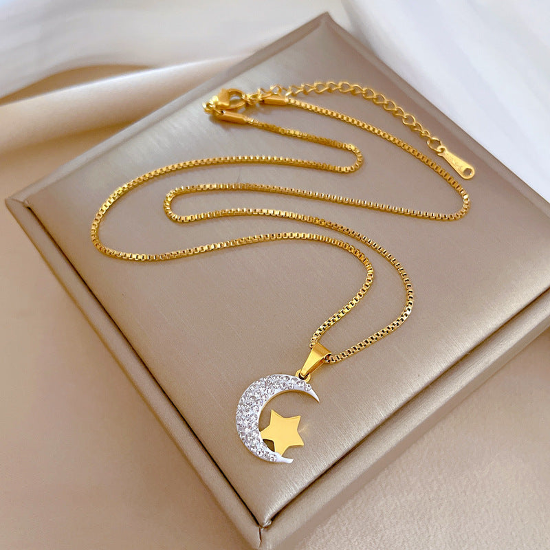 Collana con Pendente Minimalista in Acciaio al Titanio con Luna e Stella da Donna, Stile Medaglione Geometrico, Catena per Clavicola