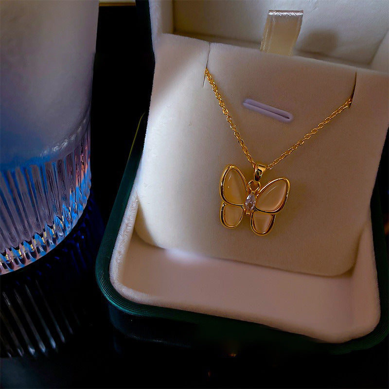 Collana Minimalista con Ciondolo a Farfalla in Acciaio al Titanio con Finitura Placcata da Donna
