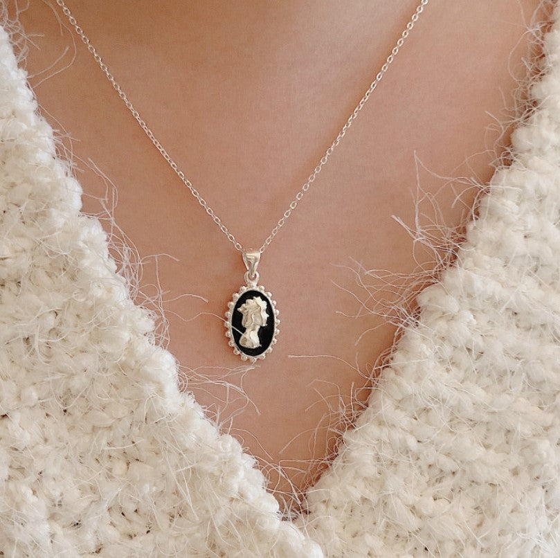 Minimalist 925 Sterling Silver Geometric Enamel Portrait Necklace with Angel Element