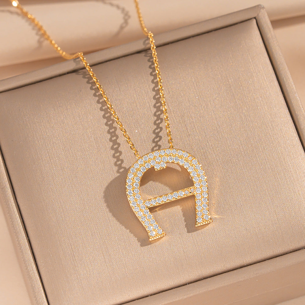Light Luxury Star-Shaped Pendant Necklace for Women with 18K Gold Plated Copper and Titanium Steel O-Chain
