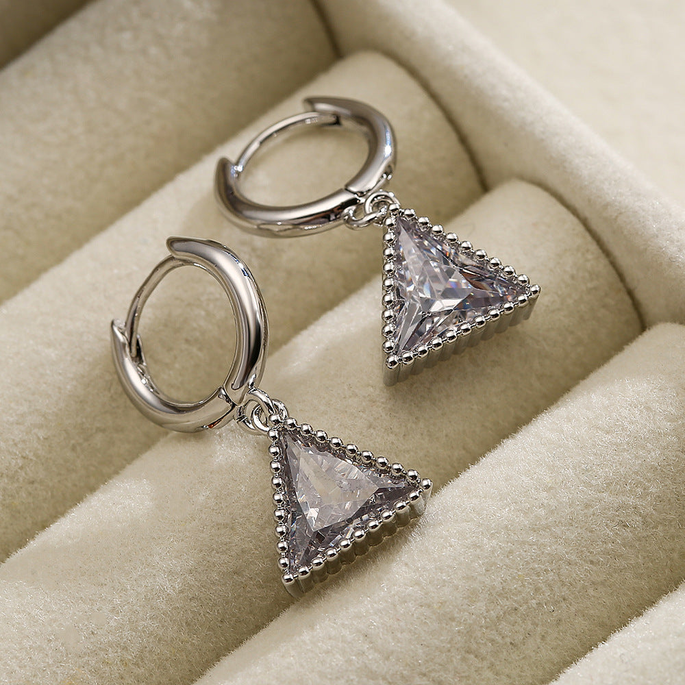 Orecchini Pendenti Minimalisti Geometrici a Triangolo da Donna in Ottone con Placcatura in Oro Vero e Intarsi in Zirconi
