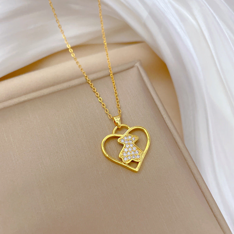 Collana Pendente a Orsetto Minimalista a Cuore con Intarsi in Strass su Catena in Acciaio al Titanio per Donna e Uomo