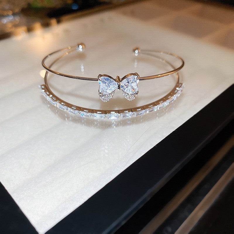 Elegant Heart-Shaped Gold-Plated Zirconia Bracelet for Women with Delicate Luxury Aesthetic