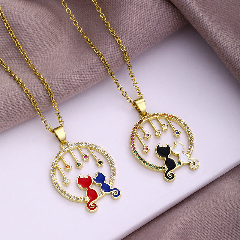 Collana con ciondolo a forma di gatto minimalista in rame placcato oro con intarsi di strass su catena a O per donne e coppie