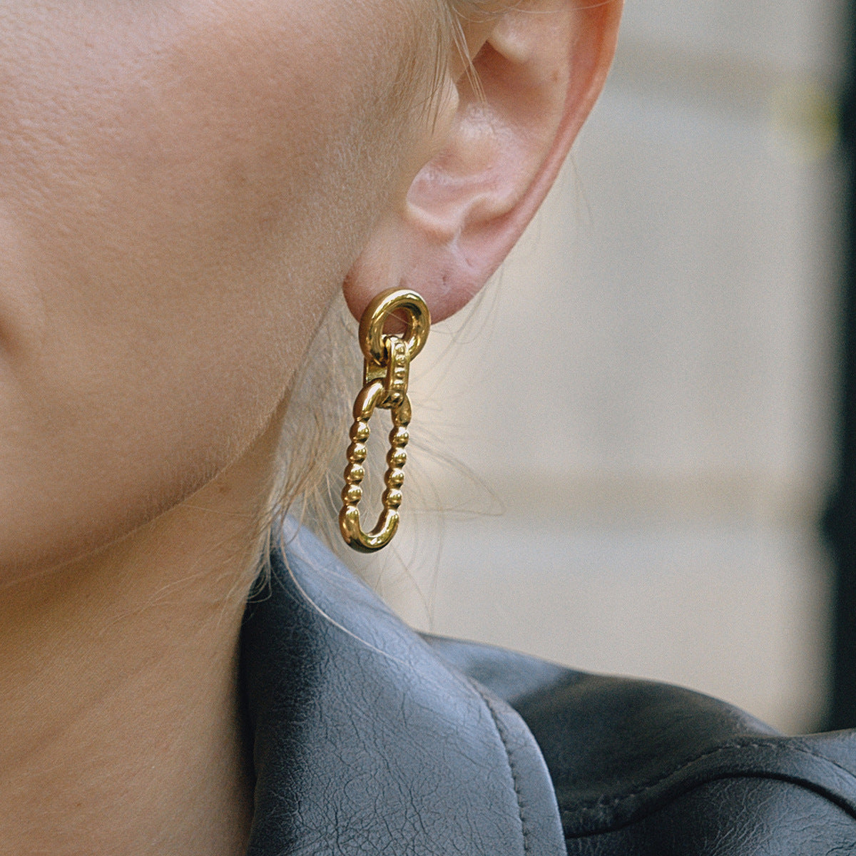 Pendientes de tuerca minimalistas de acero inoxidable con diseño geométrico y acabado chapado para mujer
