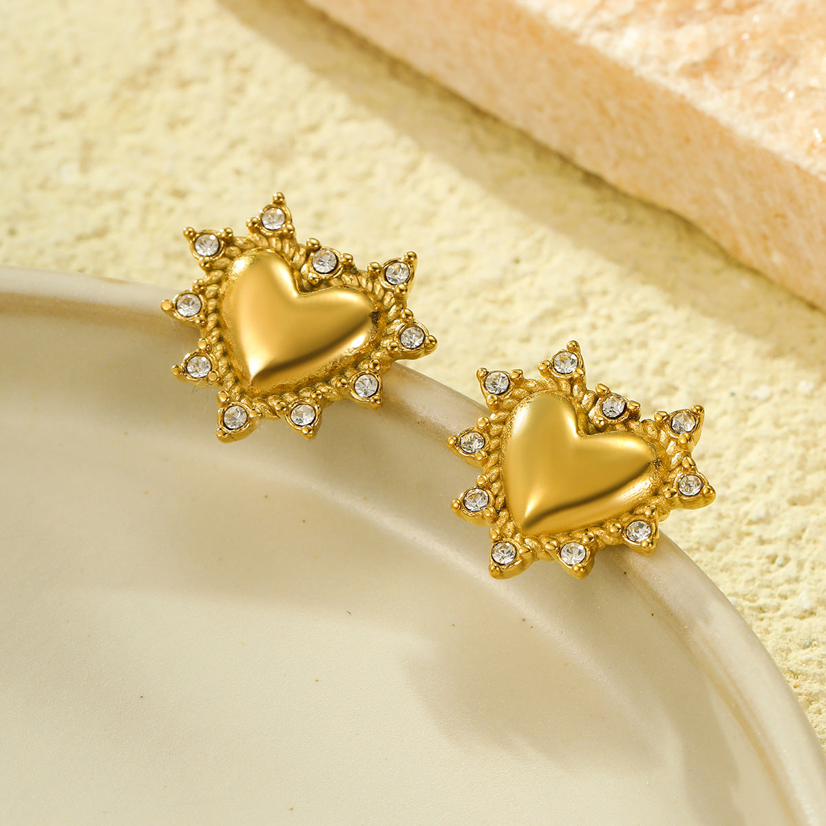 Orecchini da donna in acciaio inossidabile placcato oro 18 carati con strass a forma di cuore, stile vintage