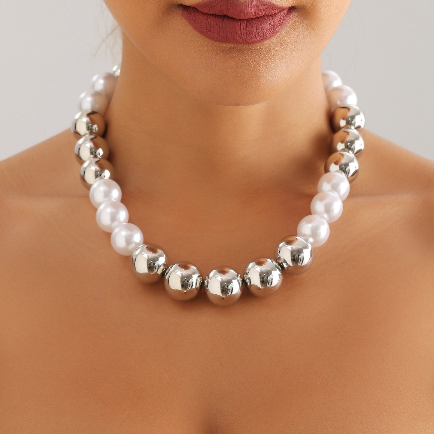 Punk-Style Geometric Choker Necklace with Imitation Pearls and Plated Finish for Women