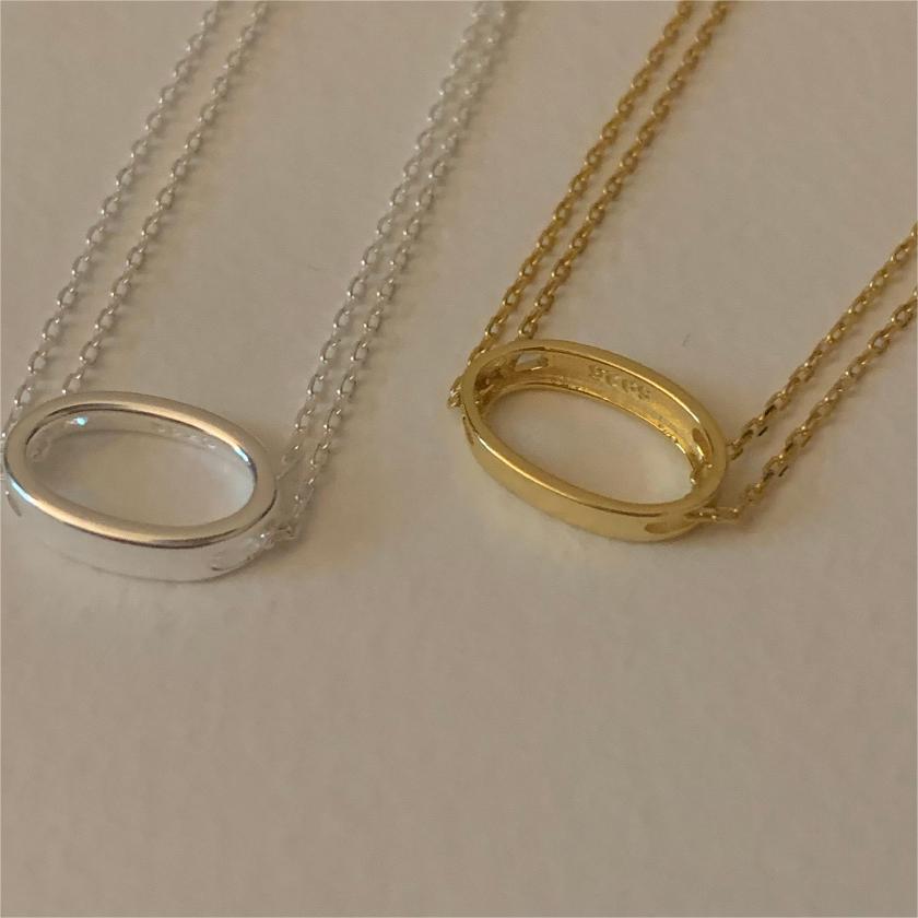 Collana pendente geometrica ovale minimalista in argento sterling 925 con placcatura in oro e motivo floreale a tulipano su catena a serpente
