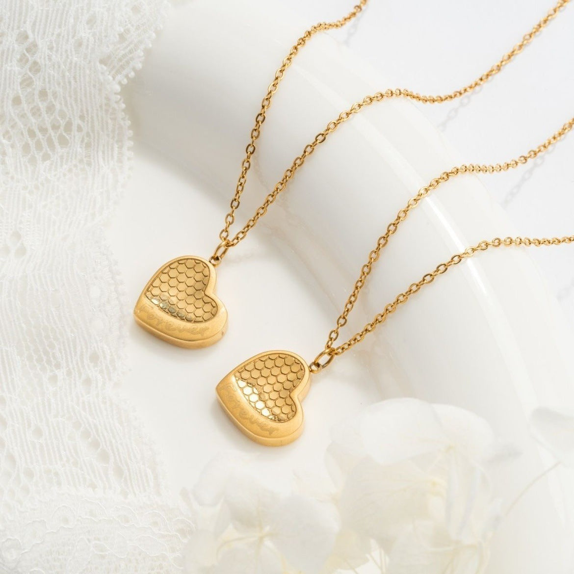 Collar Minimalista de Acero de Titanio en Forma de Corazón con Textura de Panal para Mujer, Colgante Hipooalergénico con Cadena Tipo O