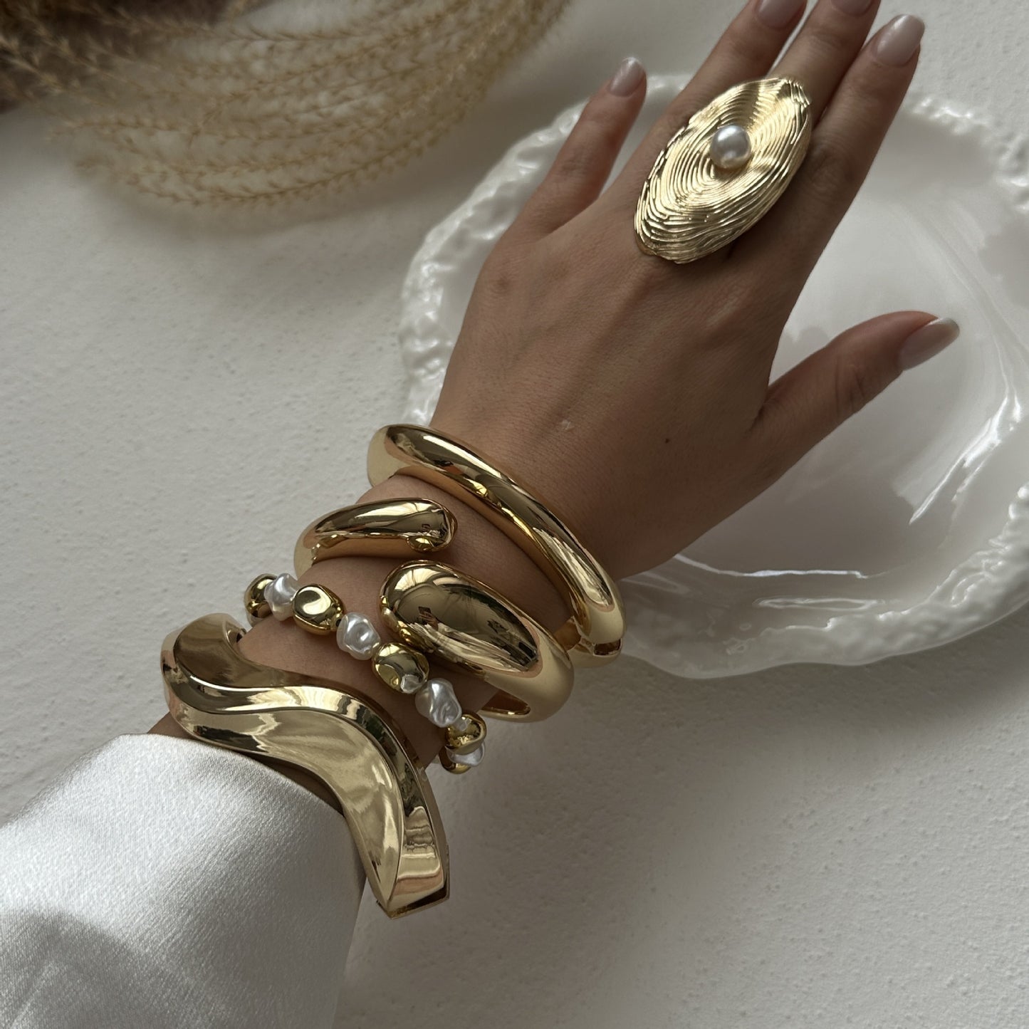 Fashion Geometric Teardrop Hollow Wrap Alloy Plated Cuff Bracelet and Ring Set