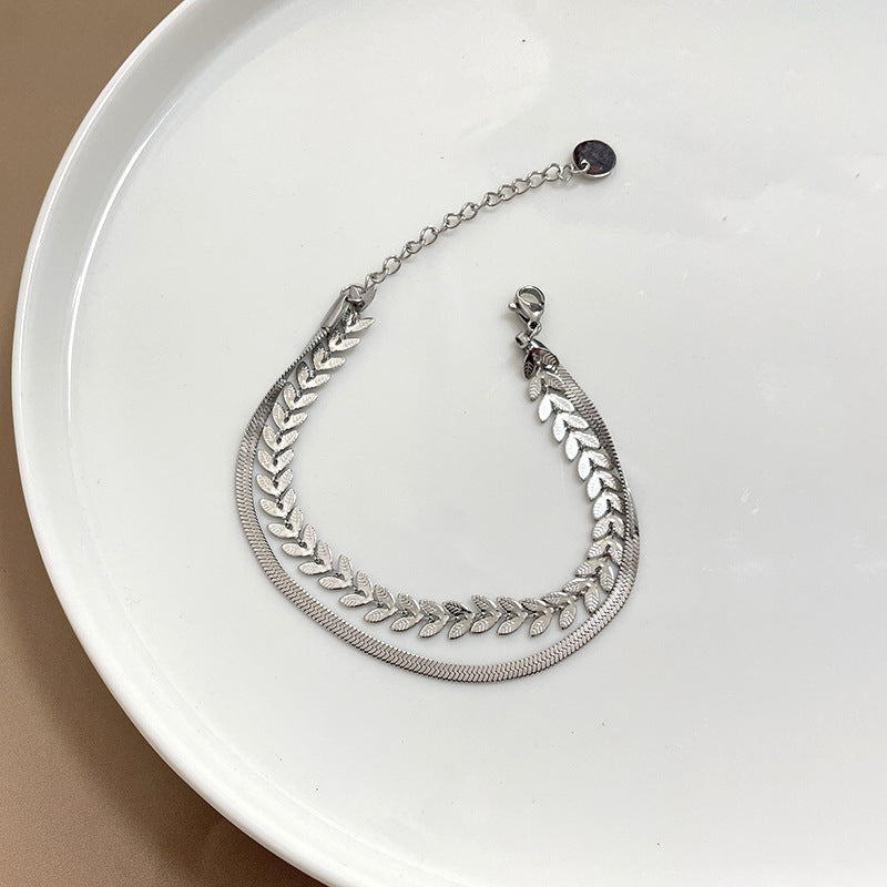 Pulsera minimalista de doble capa de trigo y hojas para mujer con construcción de acero de titanio y baño de oro