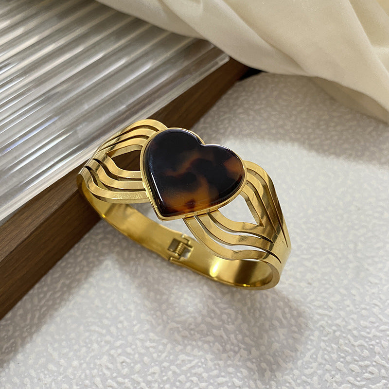 Sweet Gold Plated Stainless Steel Heart Geometric Necklace for Unisex