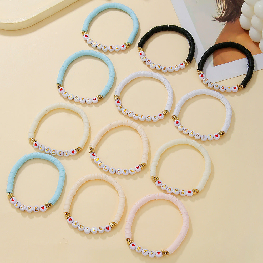 Set di braccialetti con lettere in argilla polimerica colorata per bambini con perline di rame e dettagli in acrilico, braccialetti elasticizzati multistrato impilabili per migliori amiche