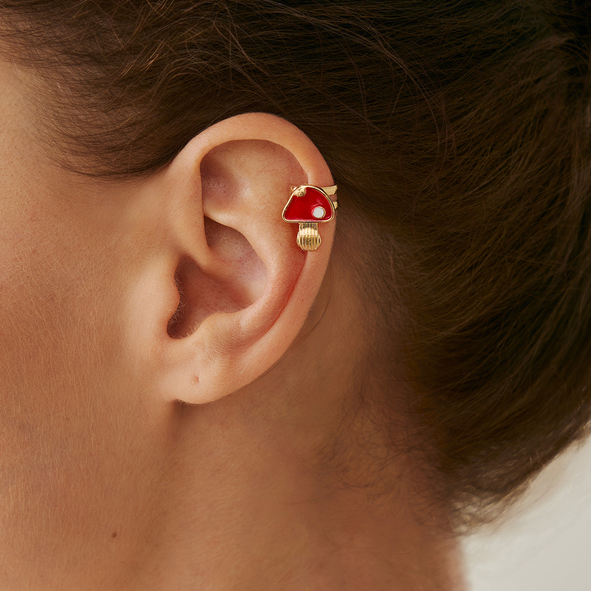 Cute Strawberry-Shaped Alloy Ear Cuffs with Plated Finish for Women, Minimalist Cartoon-Inspired Ear Bone Clips