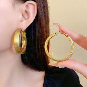 Orecchini a cerchio geometrici rotondi minimalisti da donna con base in rame placcato oro e perni in argento sterling 925, gioielli eleganti di lusso adatti all'ufficio