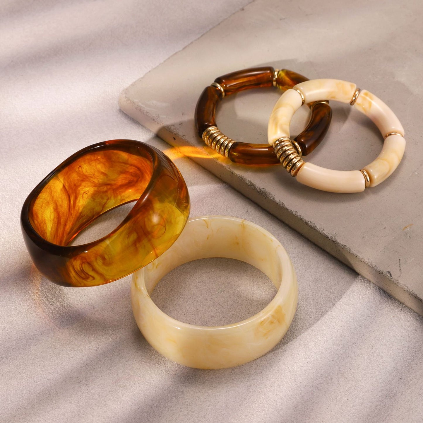 Pulsera de Resina Geométrica Minimalista con Acabado Chapado en Acero Inoxidable para Mujer