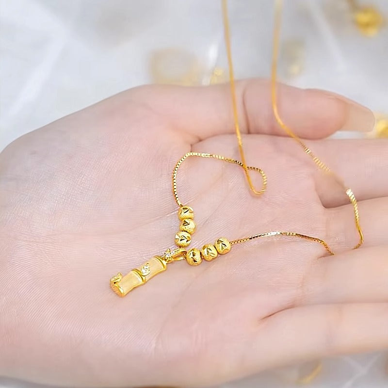 Collana Minimalista Floreale in Acciaio al Titanio con Pendente in Ottone, Catena a Maglie Placcata Oro 18K, Unisex