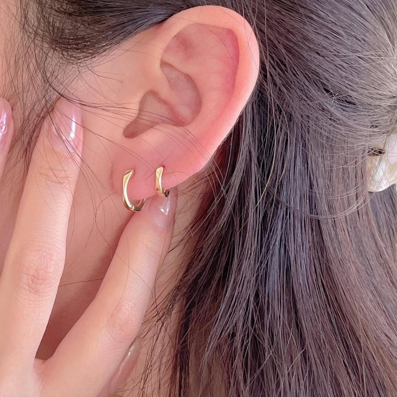 Pendientes de Plata de Ley 925 Minimalistas de Estilo Coreano con Diseño de Letras y Acabado Bañado