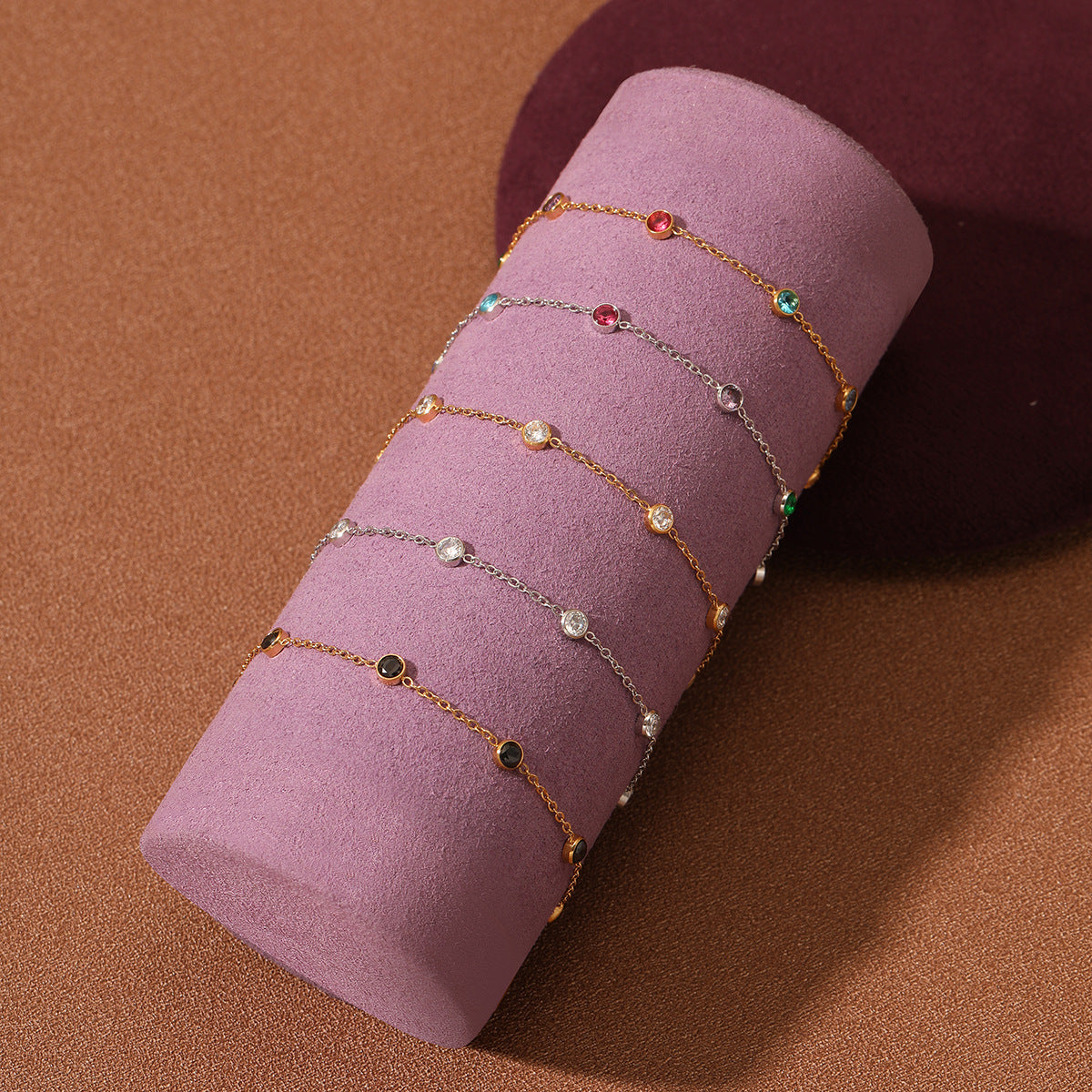 Pulsera geométrica redonda minimalista de moda para mujer de acero inoxidable con acabado en oro de 18 quilates chapado al vacío e incrustaciones de pedrería de colores