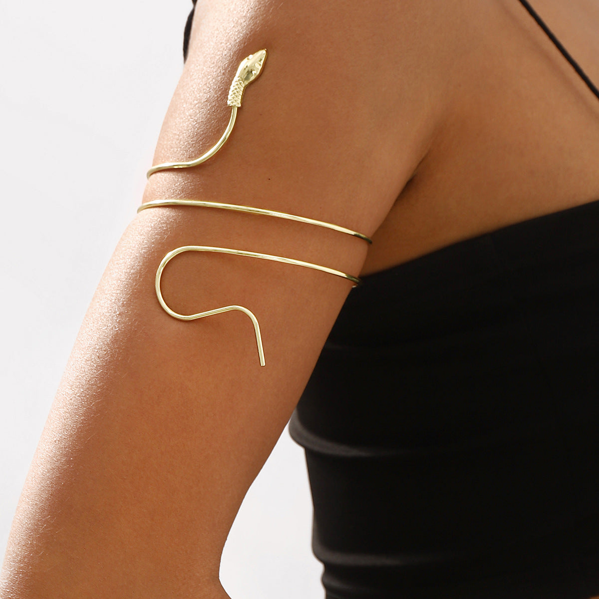 Pulsera de aleación con forma de serpiente geométrica estilo urbano para mujer con acabado chapado