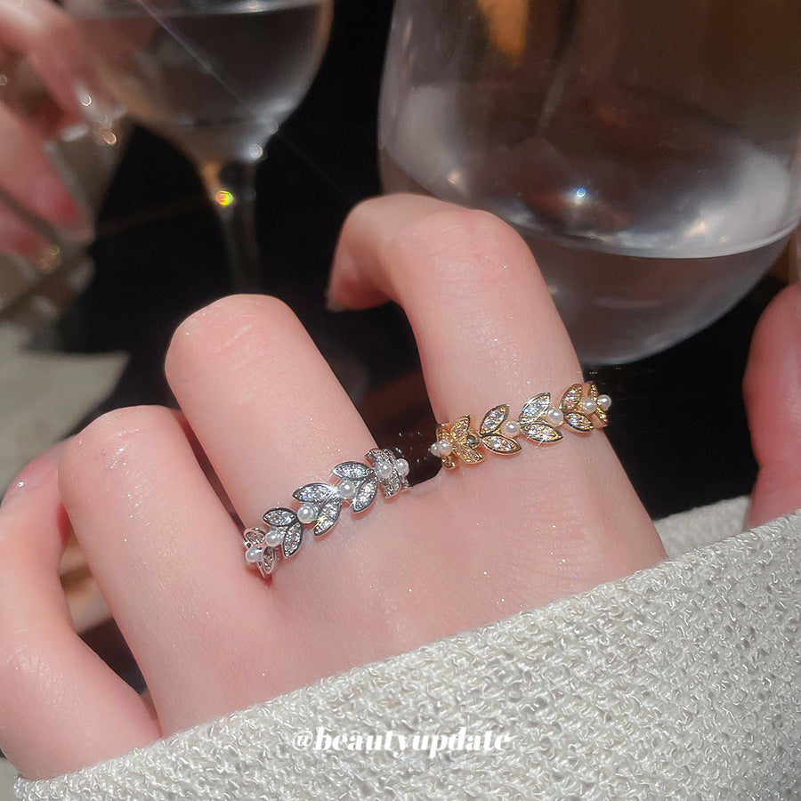 Anillo de lujo minimalista con perla en forma de espiga de trigo e incrustaciones de circonita para mujer
