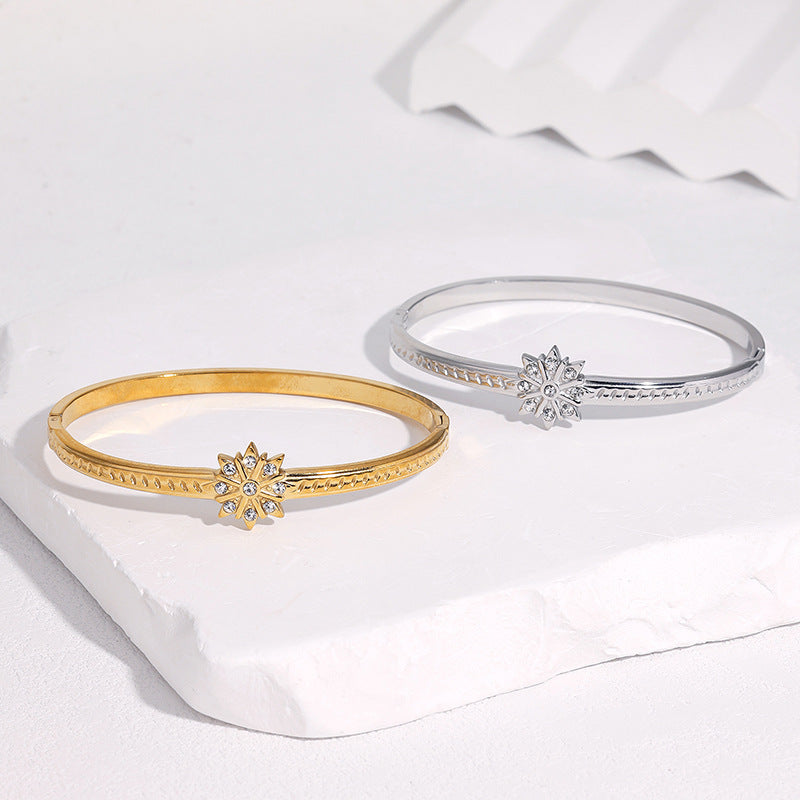 Minimalist Luxury Gold Plated Stainless Steel Star Bracelet