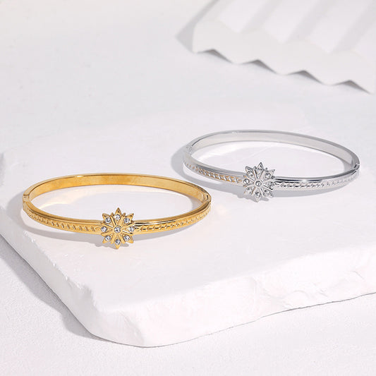 Minimalist Luxury Gold Plated Stainless Steel Star Bracelet