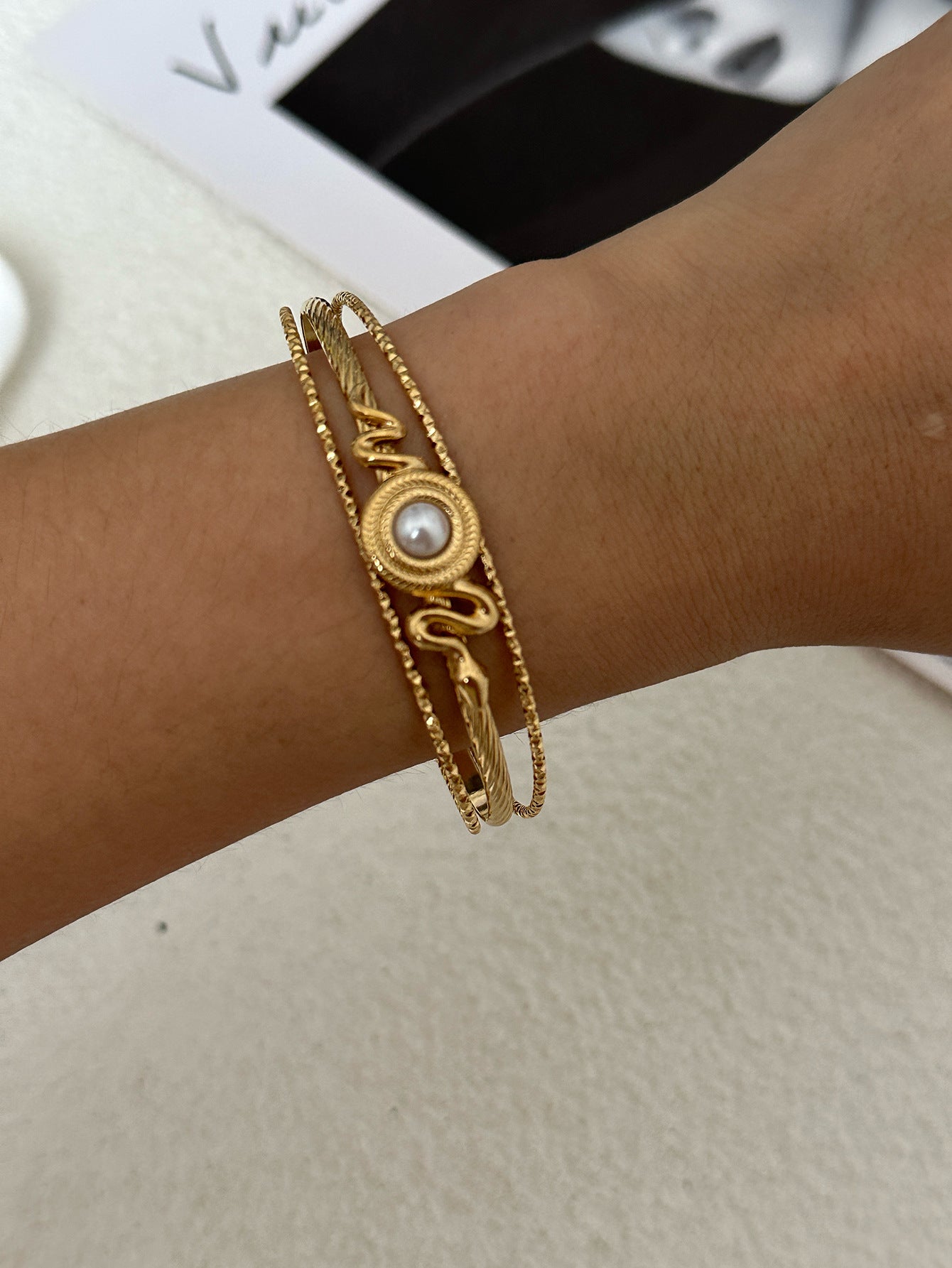 Elegant Minimalist Geometric Floral Rhinestone Plated Brass Bracelet for Women