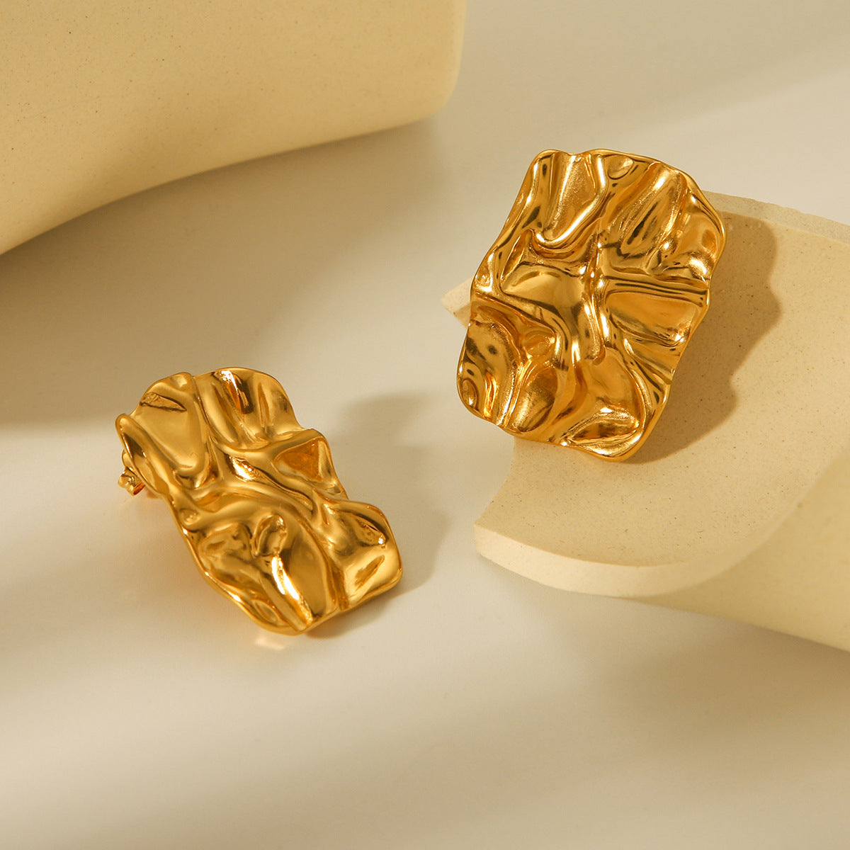 Orecchini da donna in acciaio inossidabile testurizzato geometrico irregolare con placcatura in oro 18 carati