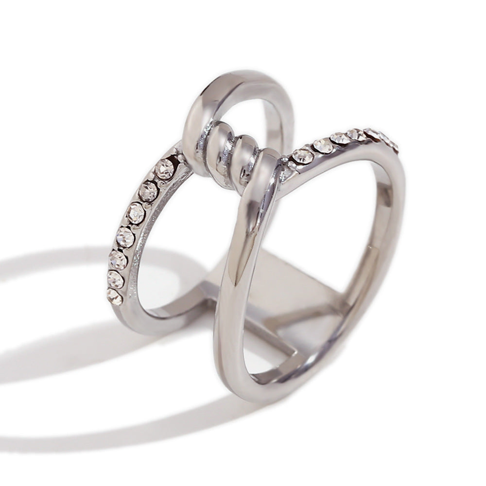Anello alla moda da donna a cuore geometrico in acciaio inossidabile con placcatura in oro 18 carati e micro incastonatura