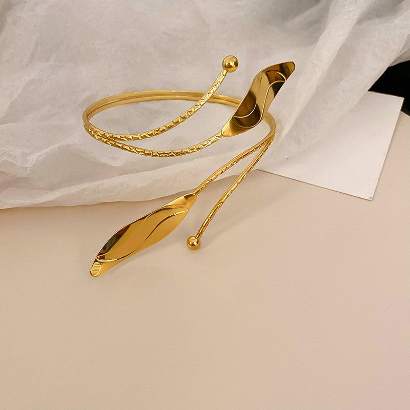 Pulsera Cóncava Irregular Minimalista para Mujer en Aleación de Latón con Acabado Galvánico