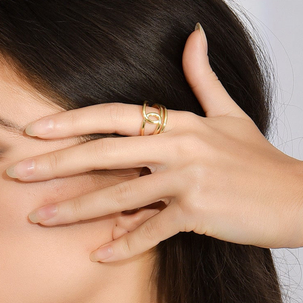 Anello da donna minimalista geometrico vuoto in rame placcato oro 18 carati con micro-pavé