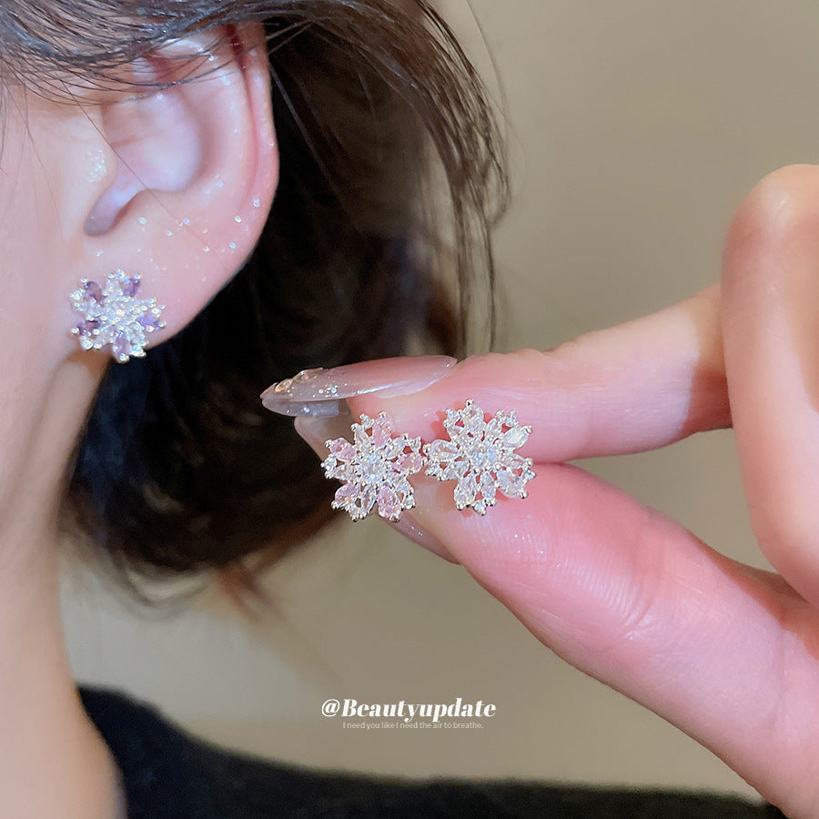 Eleganti Orecchini a Lobo Floreali con Zirconia in Rame con Perni in Acciaio per Donna