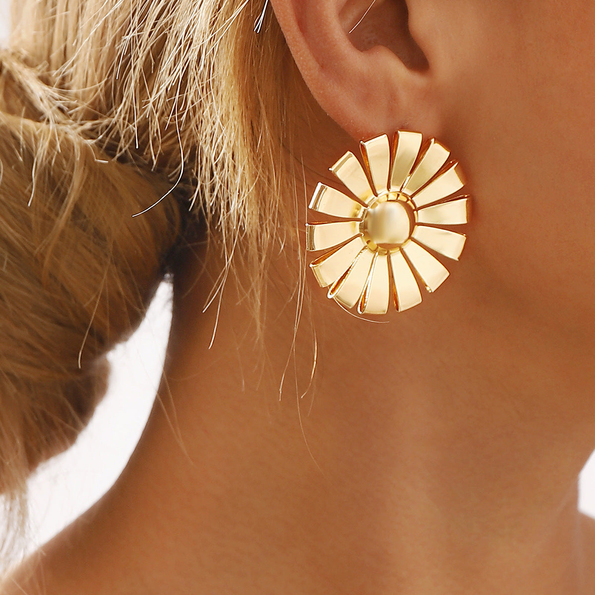 Orecchini da donna vintage floreali e geometrici a girasole in ferro con finitura galvanizzata
