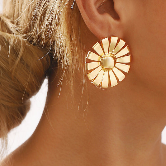 Orecchini da donna vintage floreali e geometrici a girasole in ferro con finitura galvanizzata