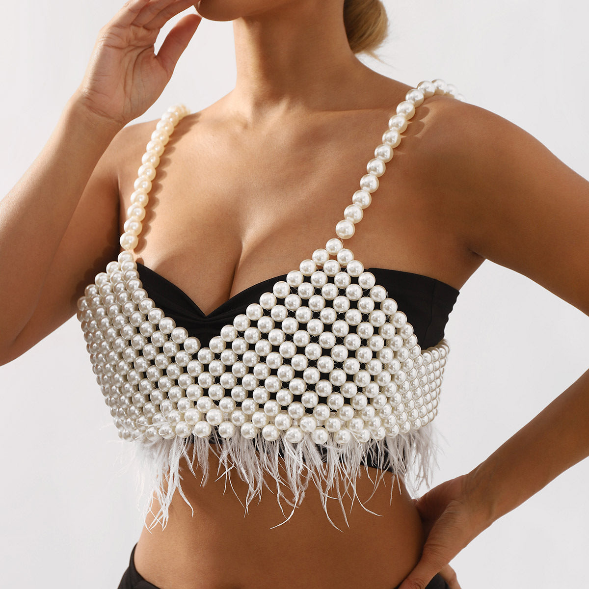 Catena per il Corpo Minimalista con Piuma per Donne con Accenti di Perle Artigianali e Design Geometrico