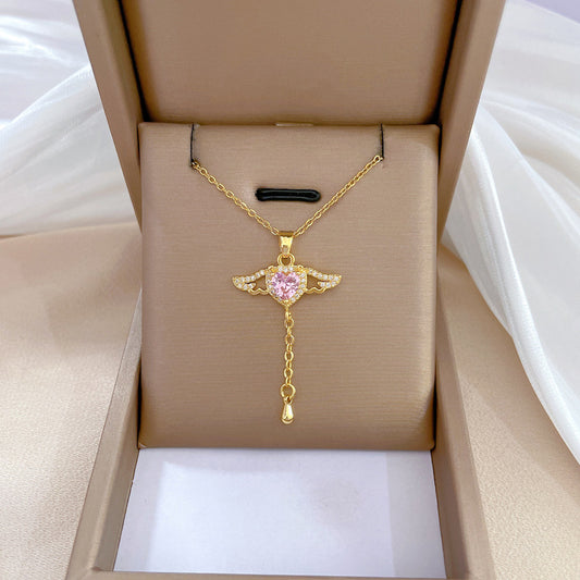 Collana con Pendente ad Ala Geometrico Minimalista con Intarsio di Strass su Catena in Acciaio al Titanio per Donna e Uomo