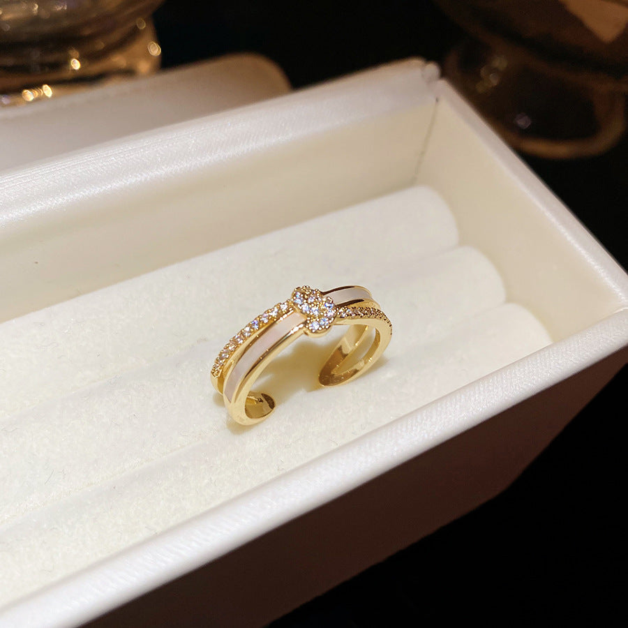 Anillo geométrico chapado en oro estilo lujo con incrustaciones de circonitas para mujer, anillo minimalista de moda para el dedo índice