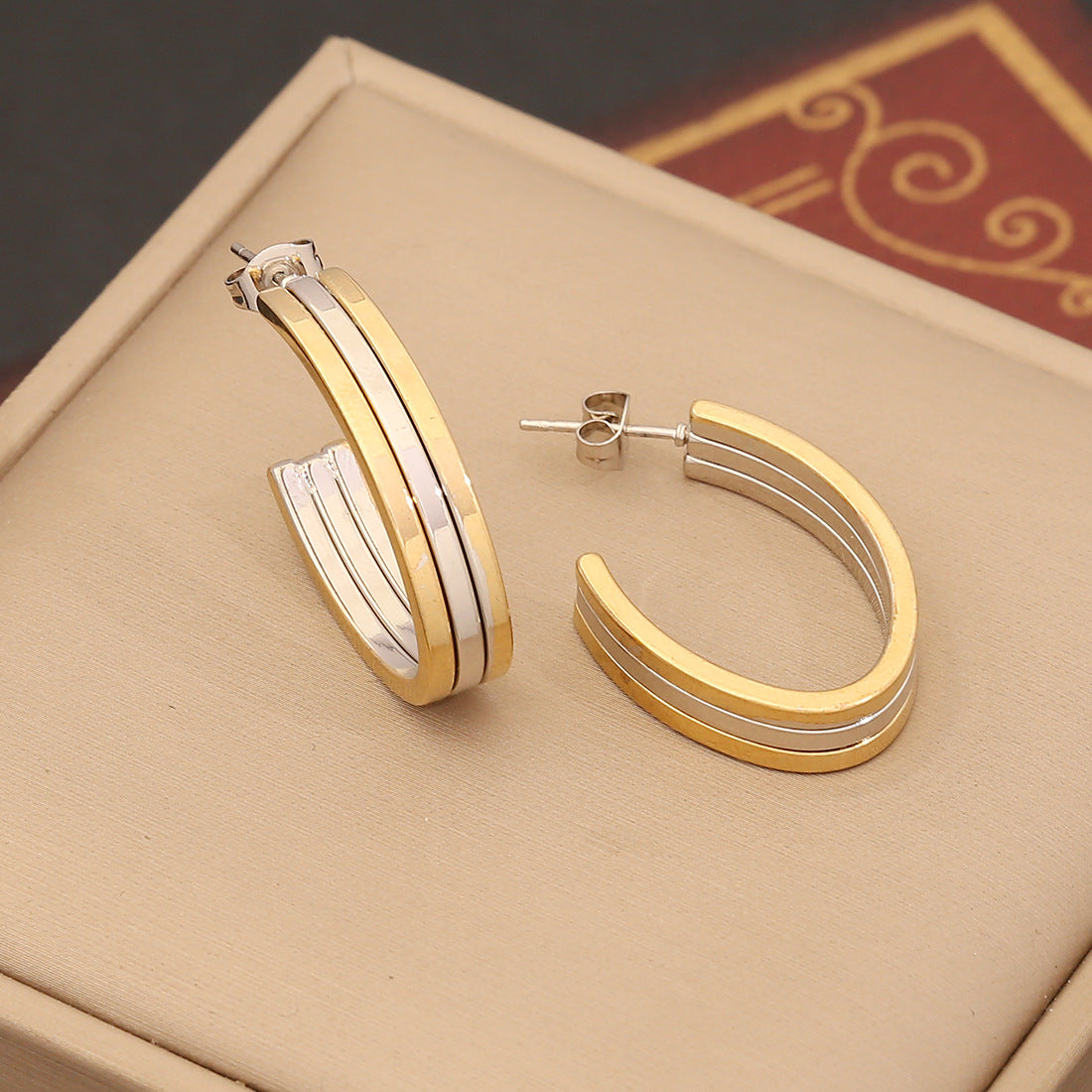 Fashionable Geometric Stainless Steel Stud Earrings with Plating Finish for Women