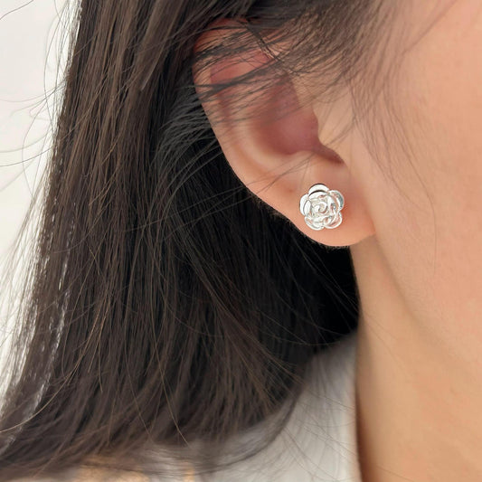 Orecchini a perno minimalisti floreali in argento 925 con placcatura in oro per donna