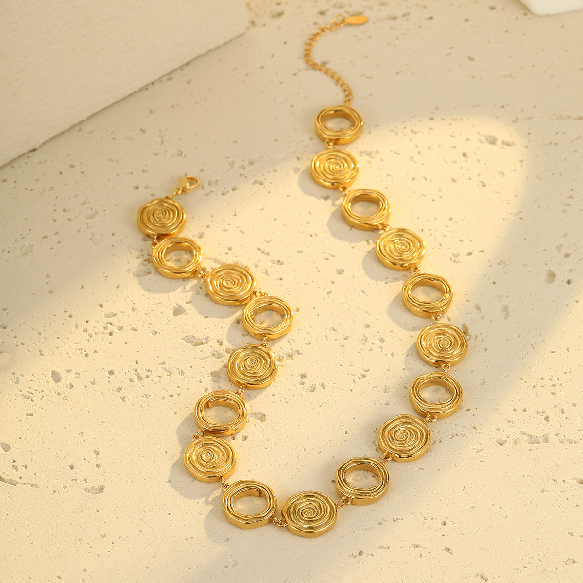 Set di collana geometrica alla moda in acciaio inossidabile con finitura placcata per donna, stile minimalista da ufficio