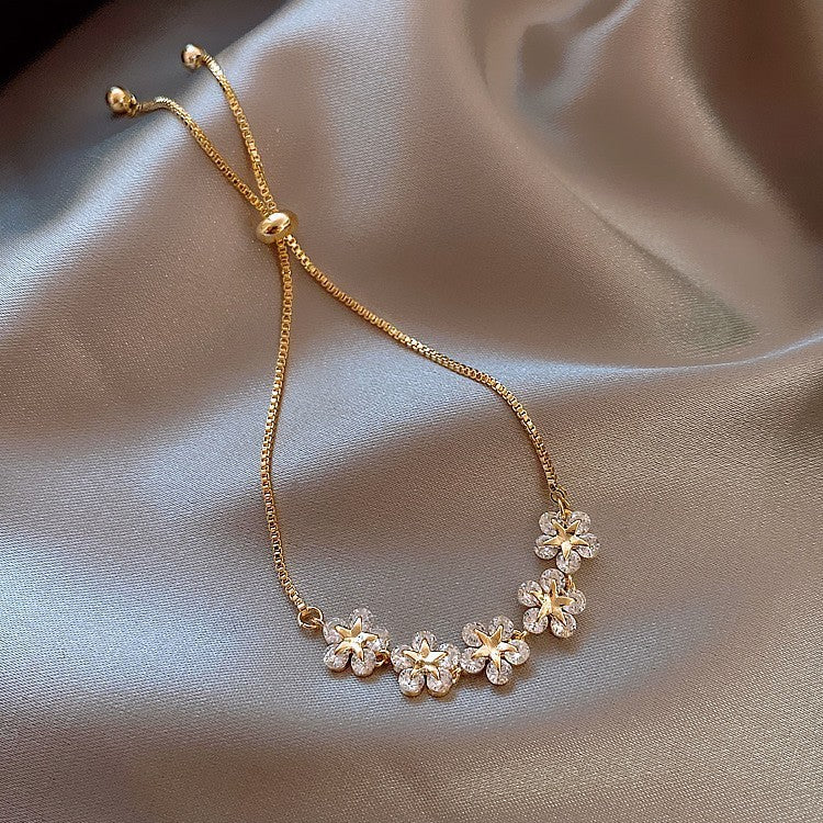 Elegant Heart-Shaped Gold-Plated Zirconia Bracelet for Women with Delicate Luxury Aesthetic