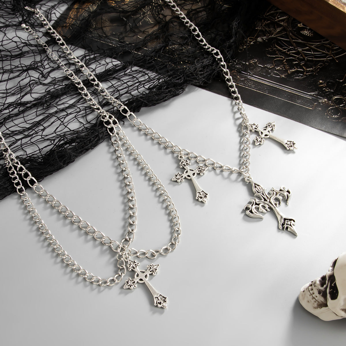 Collar con colgante de cruz en forma de corazón, dulce y atrevido, de aleación de zinc con acabado chapado y cadena de eslabones para mujer