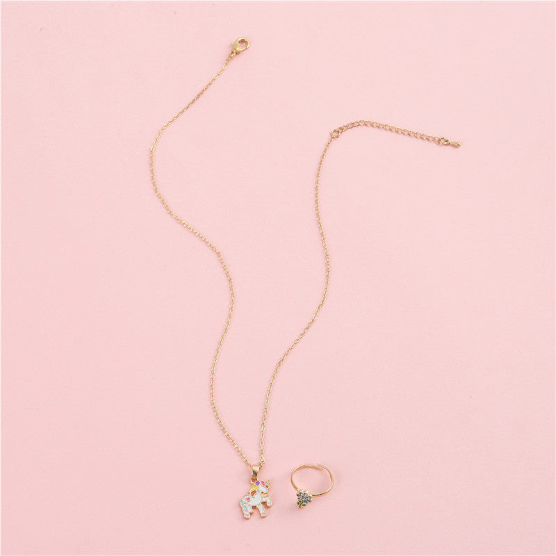 Conjunto de collar con colgante de unicornio floral minimalista con cadena de aleación y acabado esmaltado para niños